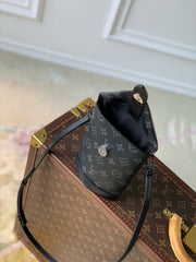 ENVELOPE POUCH 18 IN BLACK MONOGRAM ECLIPSE CANVAS