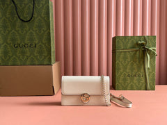 INTERLOCKING WOC 20 IN WHITE GRAINY CALFSKIN GOLD HARDWARE
