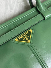 PRADA 25S BONNIE LARGE HANDBAG 38 IN GREEN GLOSSY CALFSKIN GOLD HARDWARE