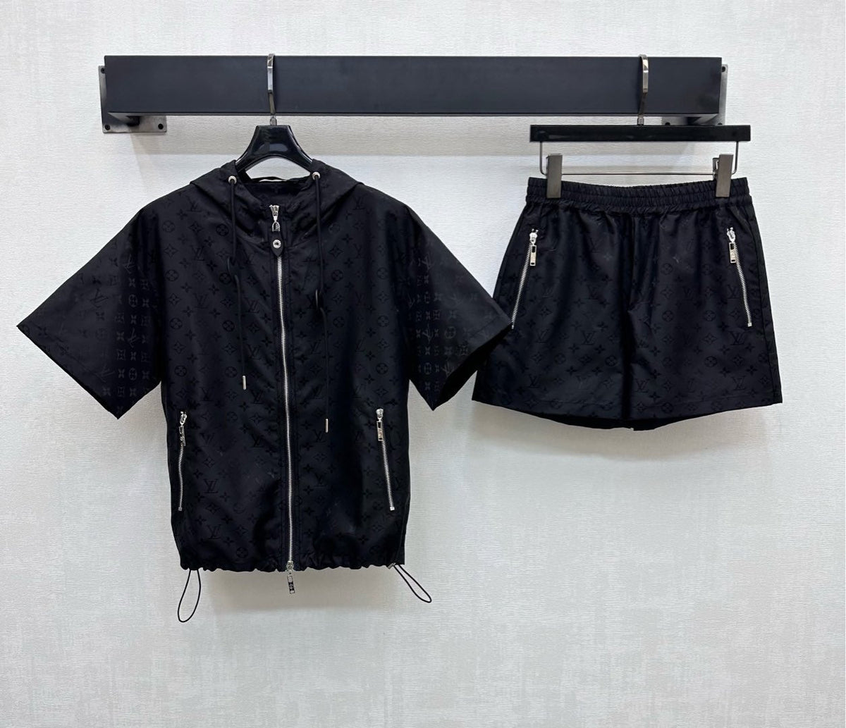 LV 25S HOODED SUN-PROTECTION JACKET AND SHORTS SET 264580
